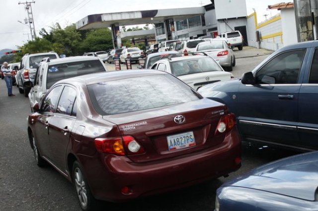 Cola para gasolina san cristobal