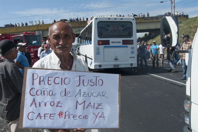 Agricultores protesta1