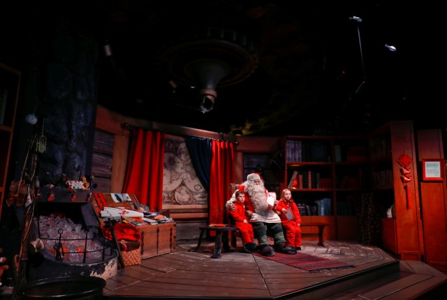 Santa Claus talks to Eloise and Noah Seymour from England at Santa Claus' Village on the Arctic Circle near Rovaniemi, Finland December 15, 2016. REUTERS/Pawel Kopczynski SEARCH "KOPCZYNSKI SANTA" FOR THIS STORY. SEARCH "THE WIDER IMAGE" FOR ALL STORIES