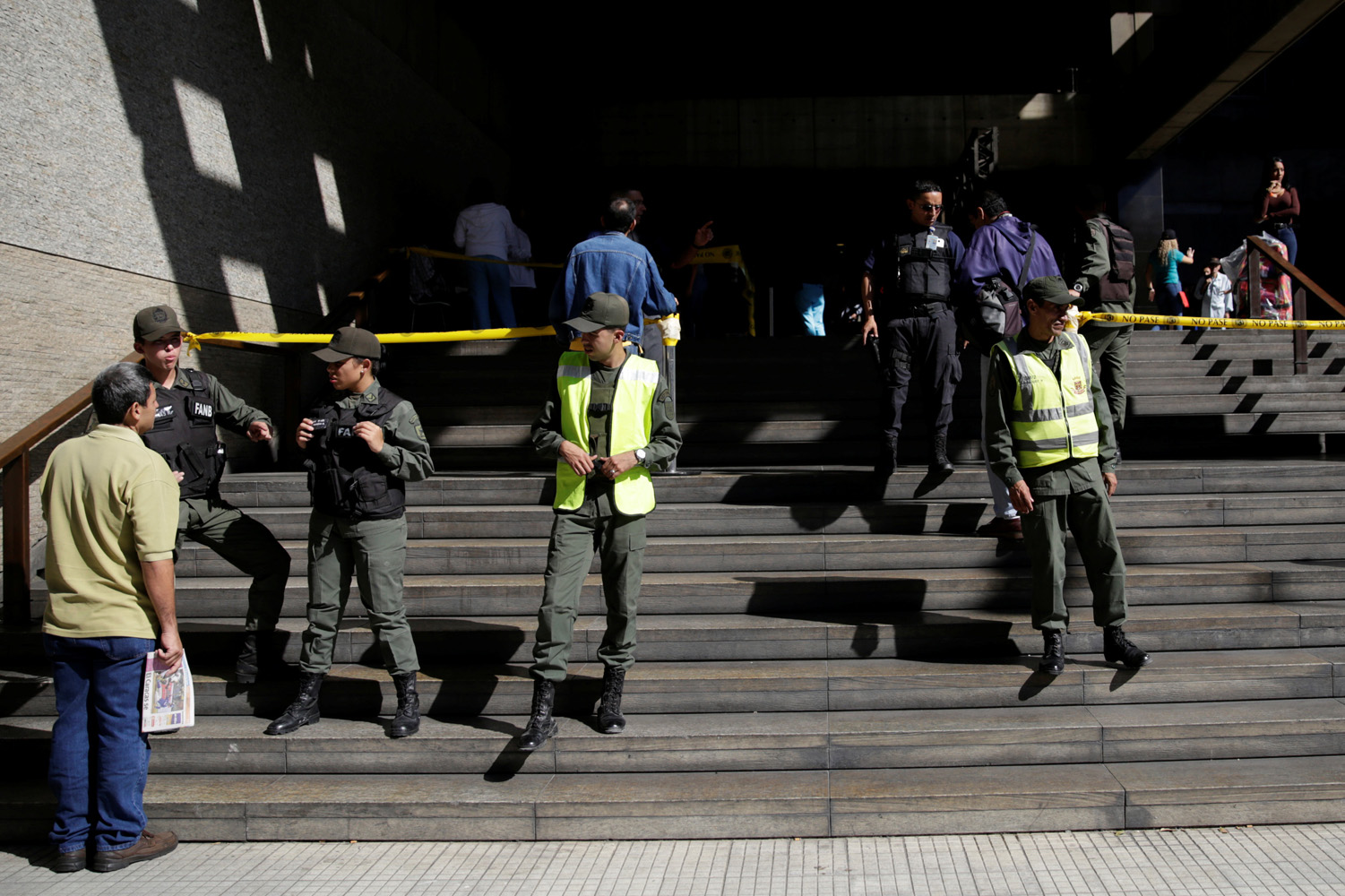 Testimonios: La desesperación ronda el BCV, “no cambian billetes puro depósito” (VIDEO)