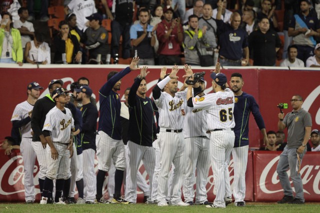 Tigres de Aragua enfrentan a Los Leones del Caracas en el estadio Universitario de la UCV Foto: Alejandro van Schermbeek 20/12/16