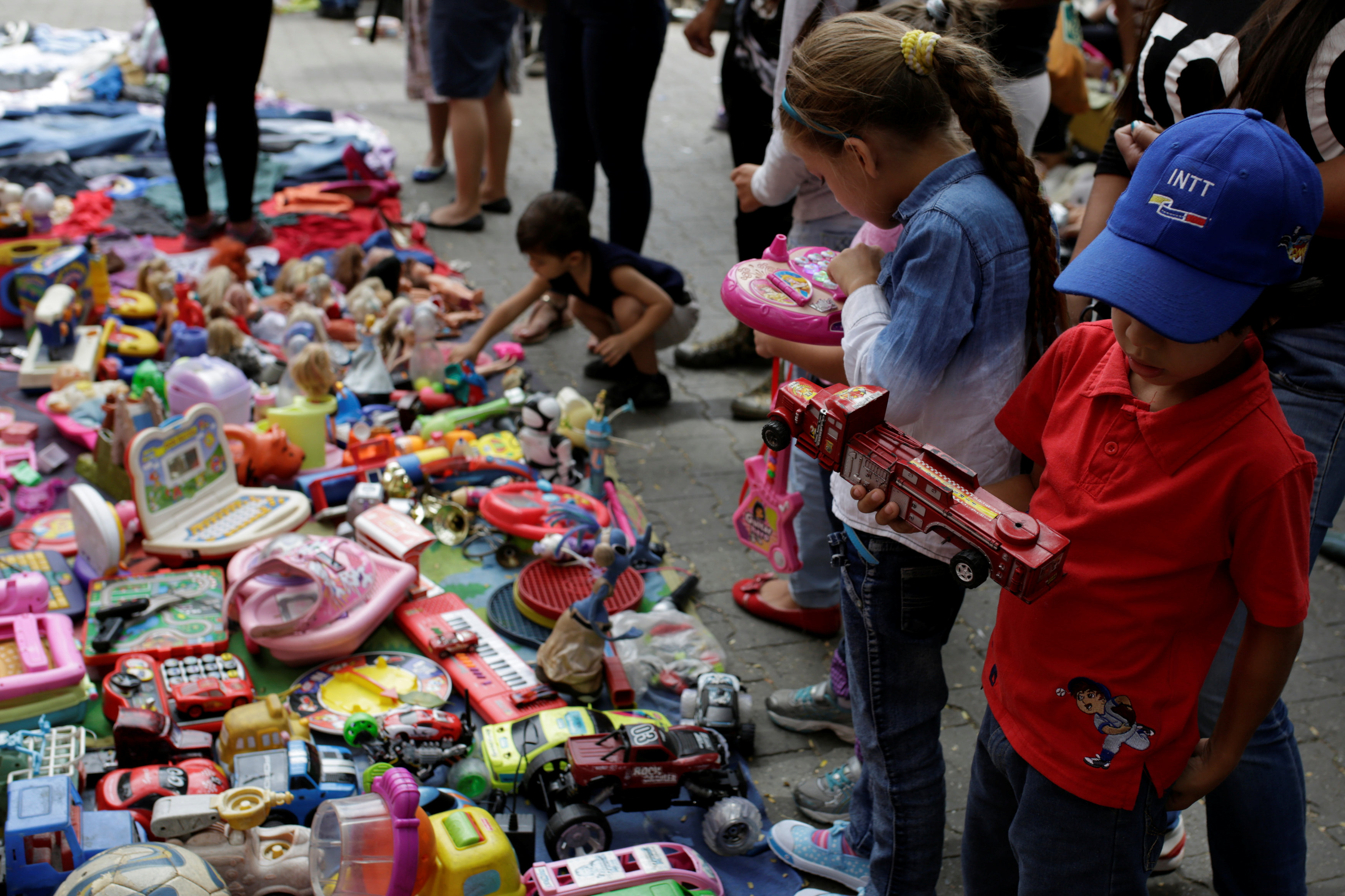 ¡Tristeza en Navidad! La crisis se refleja en los rostros de los niños venezolanos (Fotos)