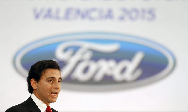 GRA179 ALMUSSAFES (COMUNIDAD VALENCIANA) 5/2/2015 El presidente mundial de Ford, Mark Fields, pronuncia unas palabras durante la visita que ha realizado junto al presidente del Gobierno español Mariano Rajoy a la fábrica de Ford en Almussafes, en la Comunidad Valenciana EFE/Kai Försterling