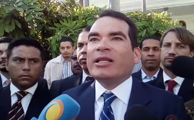 Funcionarios de Inteligencia Militar llegan a la casa del diputado Tomás Guanipa (video)