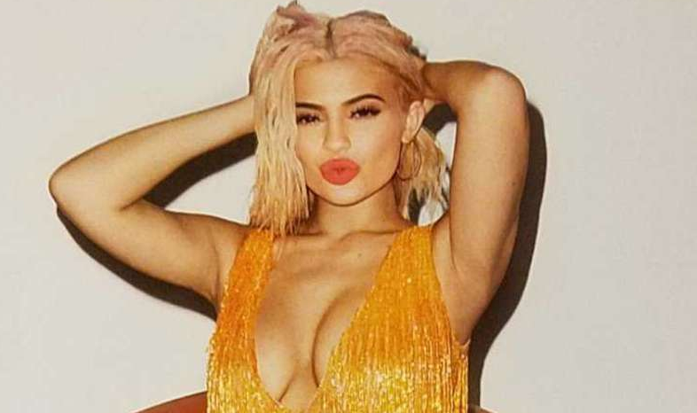 Calendarios HOT 2017 presenta: La explotadita Kylie Jenner (FOTOS)