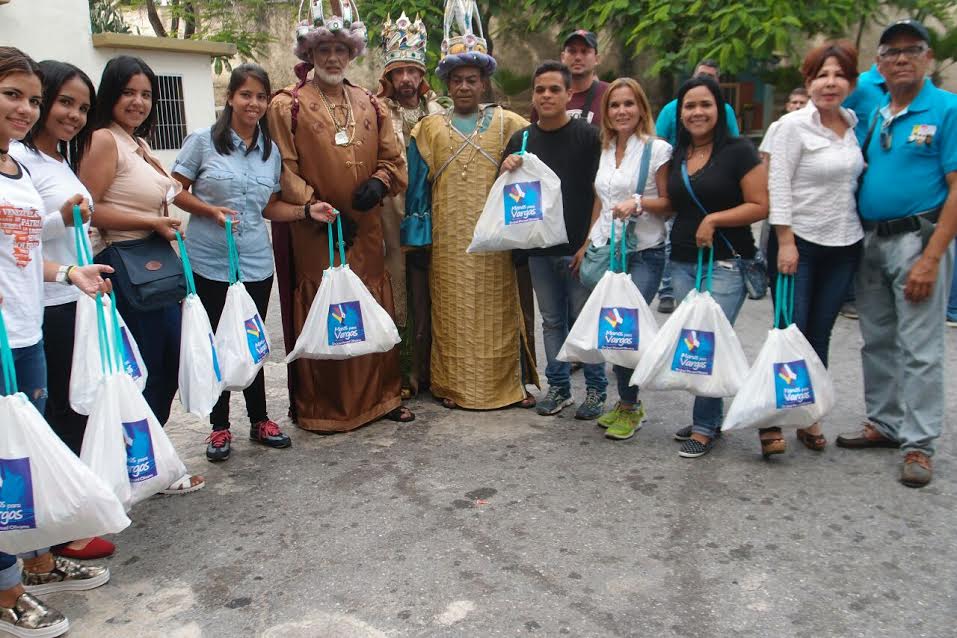 Con caramelos y canastillas contribuyó Olivares a celebración de los Reyes Magos en La Guaira