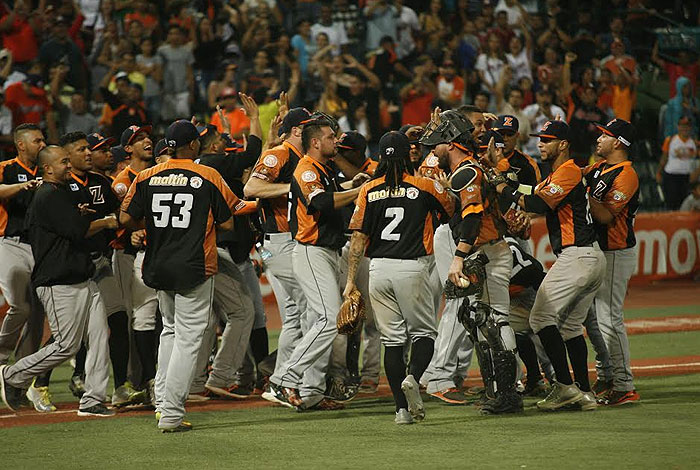 Águilas y Tiburones van con todo en semifinales de la pelota criolla