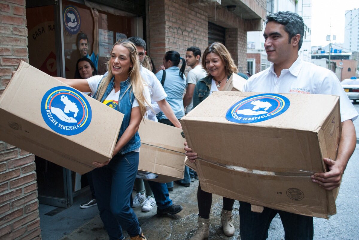 Luis Somaza y Lilian Tintori entregaron  insumos médicos a las Damas Salesianas en Baruta