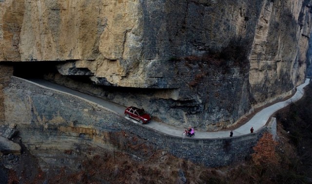 china-montaña-tunel-3-min