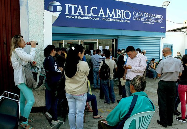 Casa de cambio da dos días para asistir a cita de canje