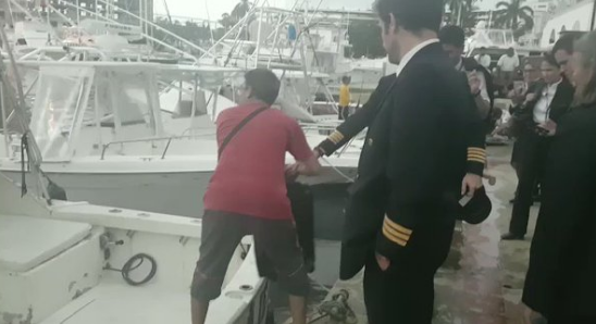 Tripulación de Iberia tuvo que llegar en lancha a Maiquetía tras colapso de puente (Video)