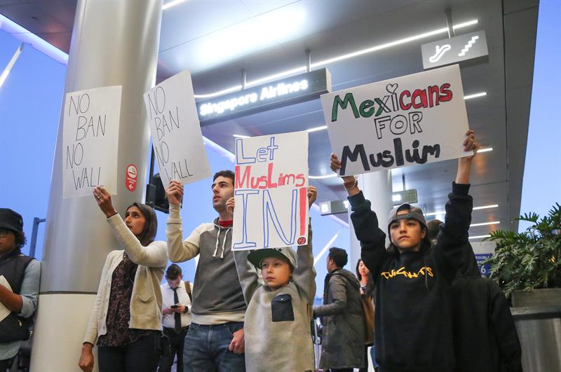 Jueza bloquea parte del veto de Trump a ciudadanos de siete países musulmanes