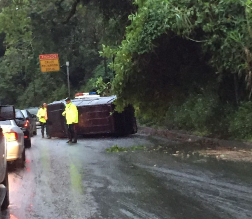 Volcó camioneta en el sector Montaña Alta de la Panamericana