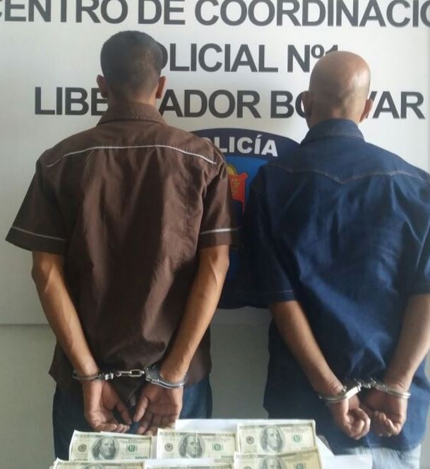 Detenidos dos guyaneses que vendían dólares falsos en Maracaibo