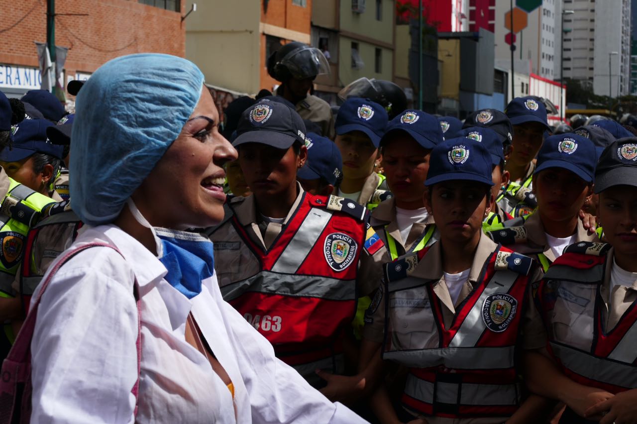 Piquete de la PNB frenó la marcha por la salud (Fotos)