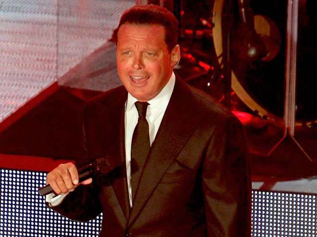 Luis Miguel El galán mexicano mostró en 2015 que había ganado un peso considerable, lo que generó especulaciones de una posible enfermedad. Unos rumores que él mismo desmintió.