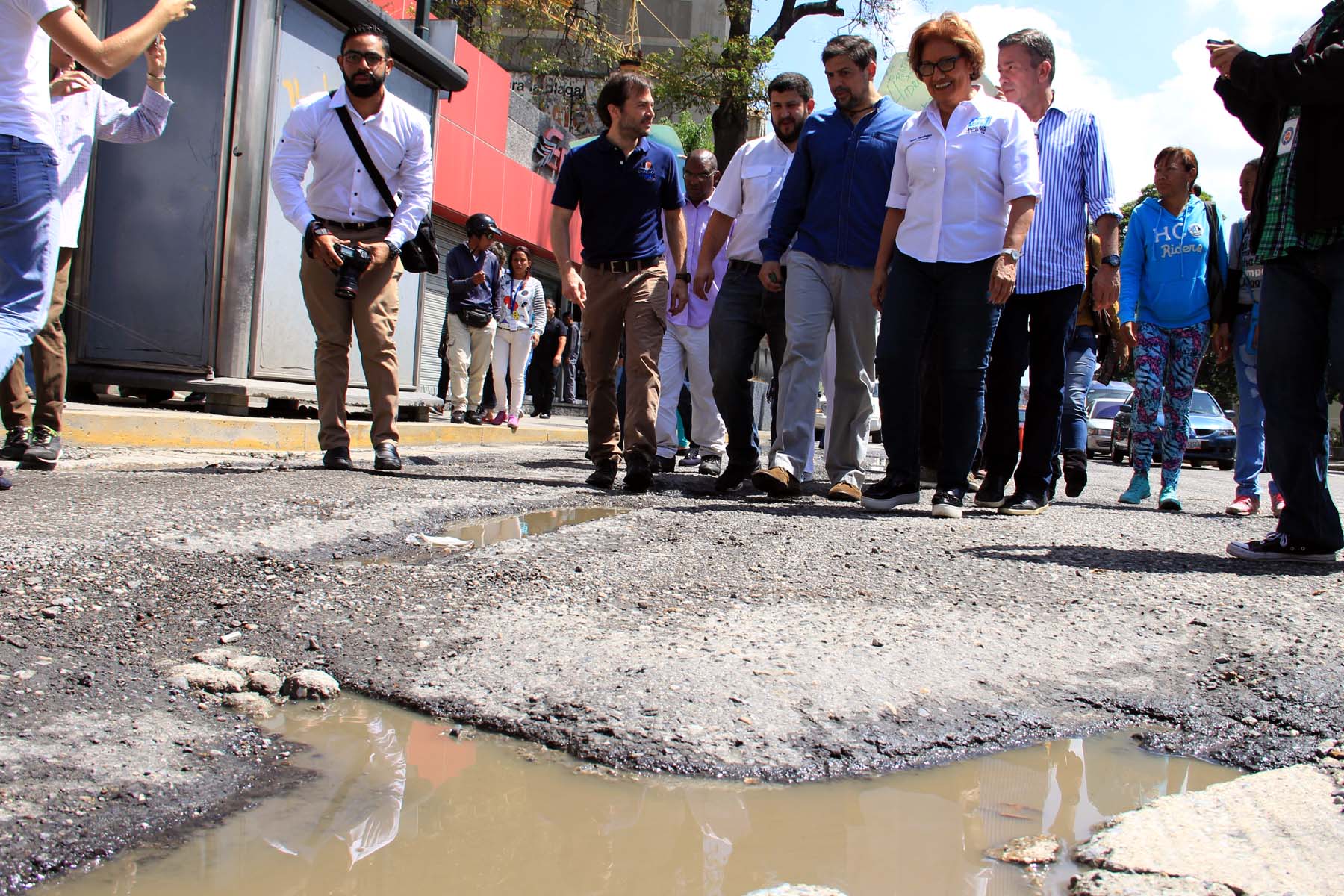 Helen Fernández: Damos la cara a la ciudad por la irresponsabilidad de Hidrocapital y del Gobierno