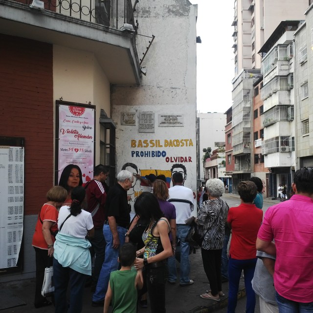 Caraqueños rinden homenajes a la jovenes del 12f 2014 (6)