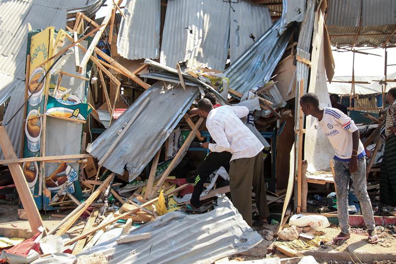 Ascienden a 35 los muertos en ataque con coche bomba en mercado de Somalia