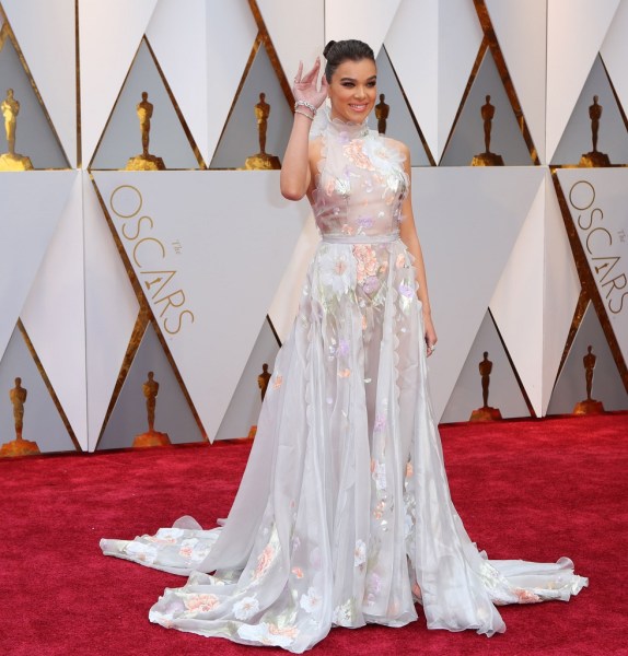 89th Academy Awards - Oscars Red Carpet Arrivals - Hollywood, California, U.S. - 26/02/17 - Actress Hailee Steinfeld poses on the red carpet. REUTERS/Mike Blake