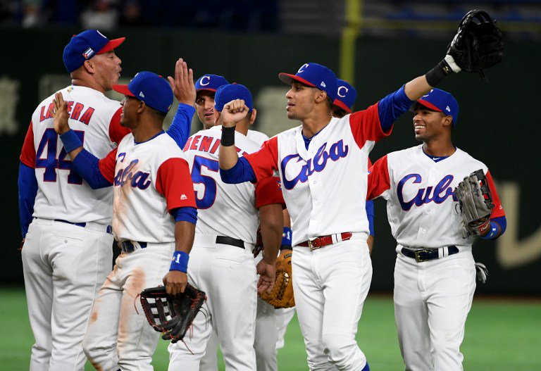 Cuba blanquea 6-0 a China y espera por Australia en Clásico Mundial