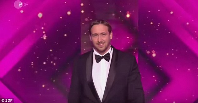 ¿De verdad? Falso Ryan Gosling engaña a productores, recibe premio, da discurso y se larga (FOTOS + VIDEO)