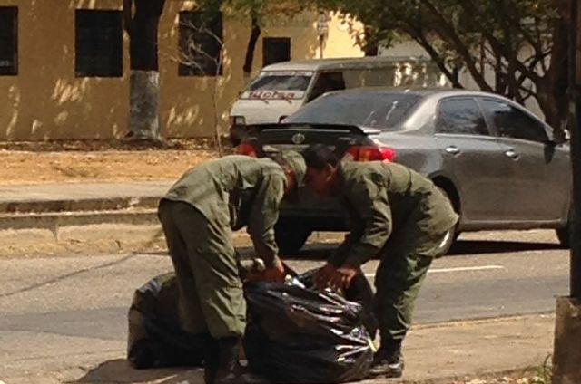 Militares-basura-comida