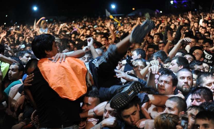 Al menos dos muertos en avalancha durante concierto de rock en Argentina