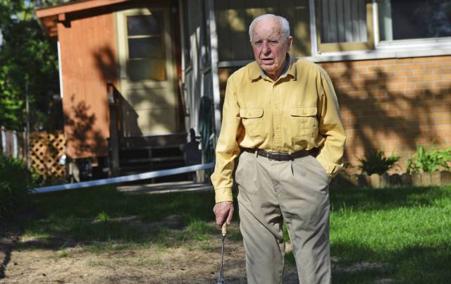 Michael Karkoc en su jardín de Minneapolis. RICHARD SENNOTT AP