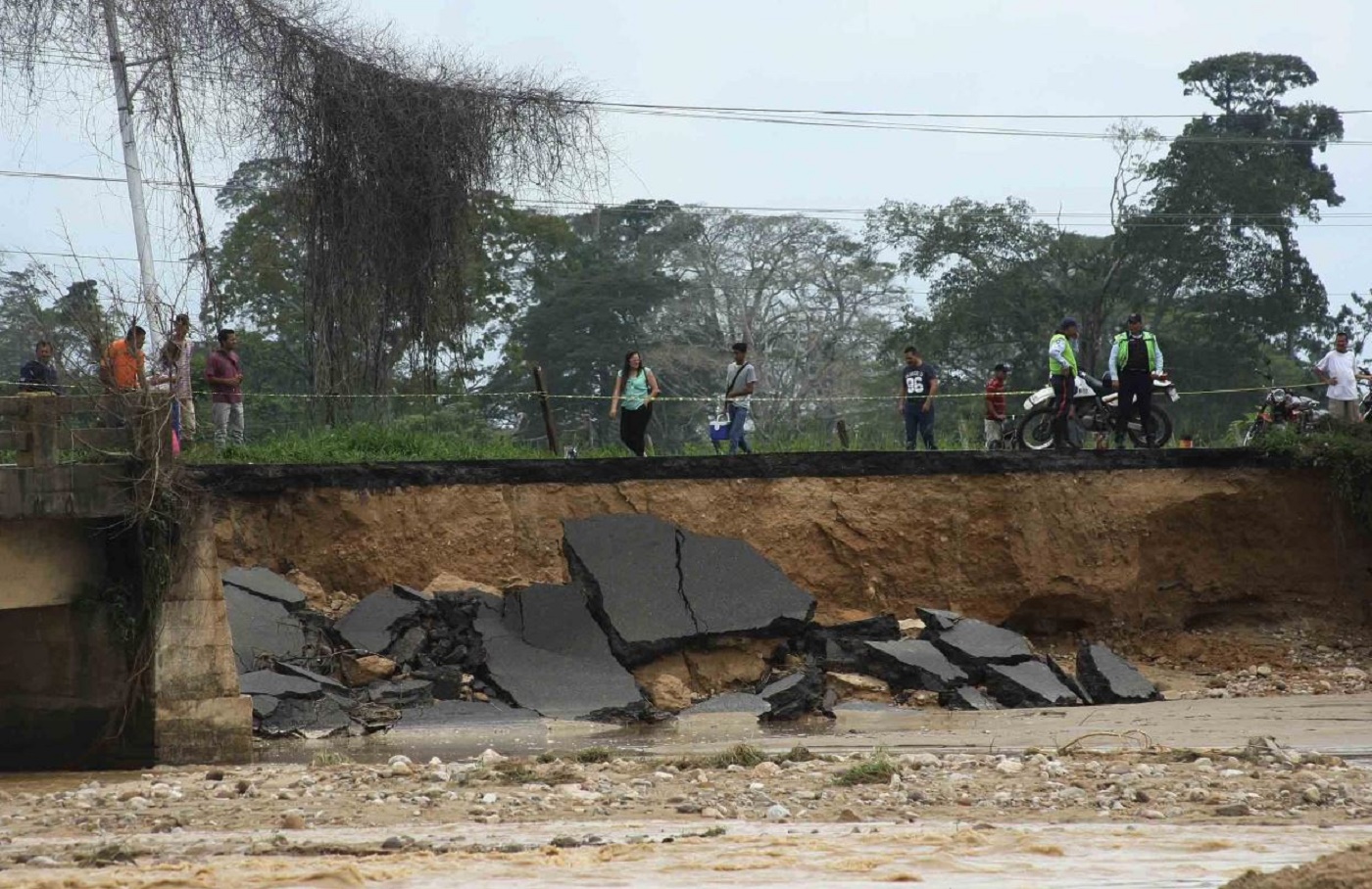 PC Táchira sigue atento a lluvias tras caída de la vialidad en la Troncal 1 Norte