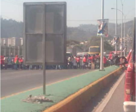 Chavistas trancaron la Valle-Coche en ambos sentidos