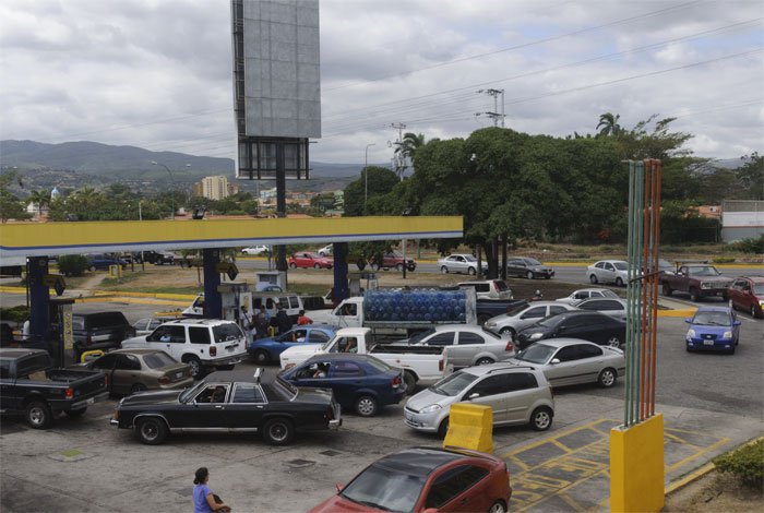 Persisten fallas con la gasolina en Lara