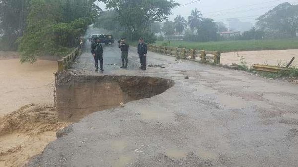 Nuevamente colapsó terraplén de acceso al puente La Arenosa en Táchira