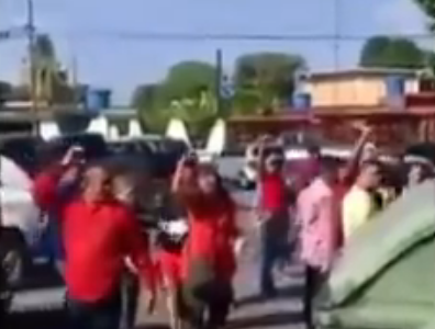 ¿No respetan la voz del pueblo? Funcionarios se burlan del rechazo de la gente ante la toma de un panadería en Falcón (Video)