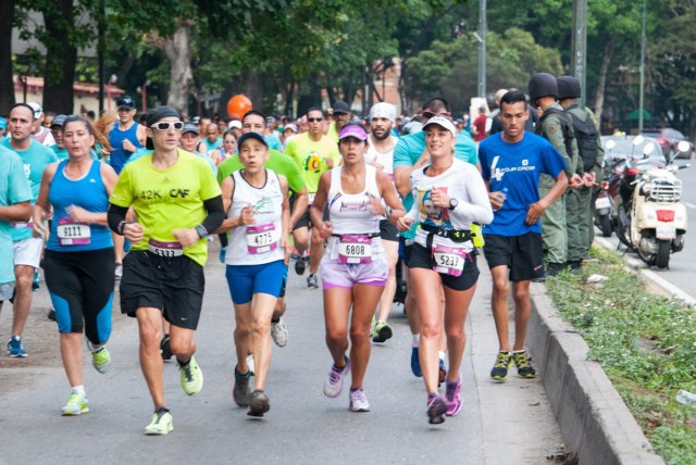 Foto: Lilian Tintori de López en el Maratón de la CAF / Nota de prensa