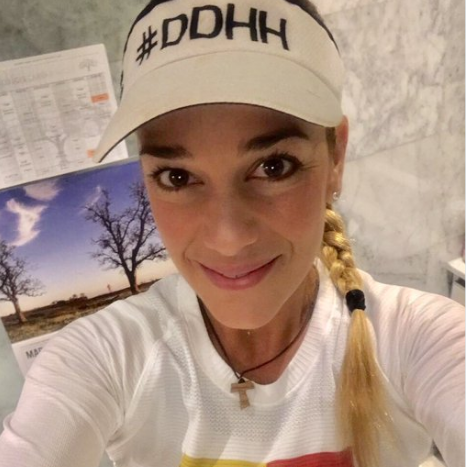 Con su camisa de Leopoldo, Lilian Tintori está lista para correr el Maratón CAF