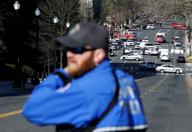 Capitol Hill police block traffic after a car whose driver struck a Capitol Police cruiser and then tried to run over officers, near the U.S. Capitol in Washington, U.S., March 29, 2017. REUTERS/Joshua Roberts