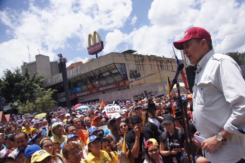 Richard Blanco: La ciudadanía en la calle derrota al genocidio constitucional