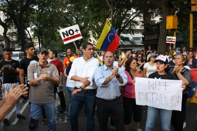 Diputados toman El Paraíso para exigir cambio y respeto a la Constitución