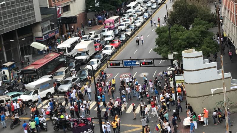 PNB reprime con lacrimógenas a manifestantes en Chacao (+Fotos)