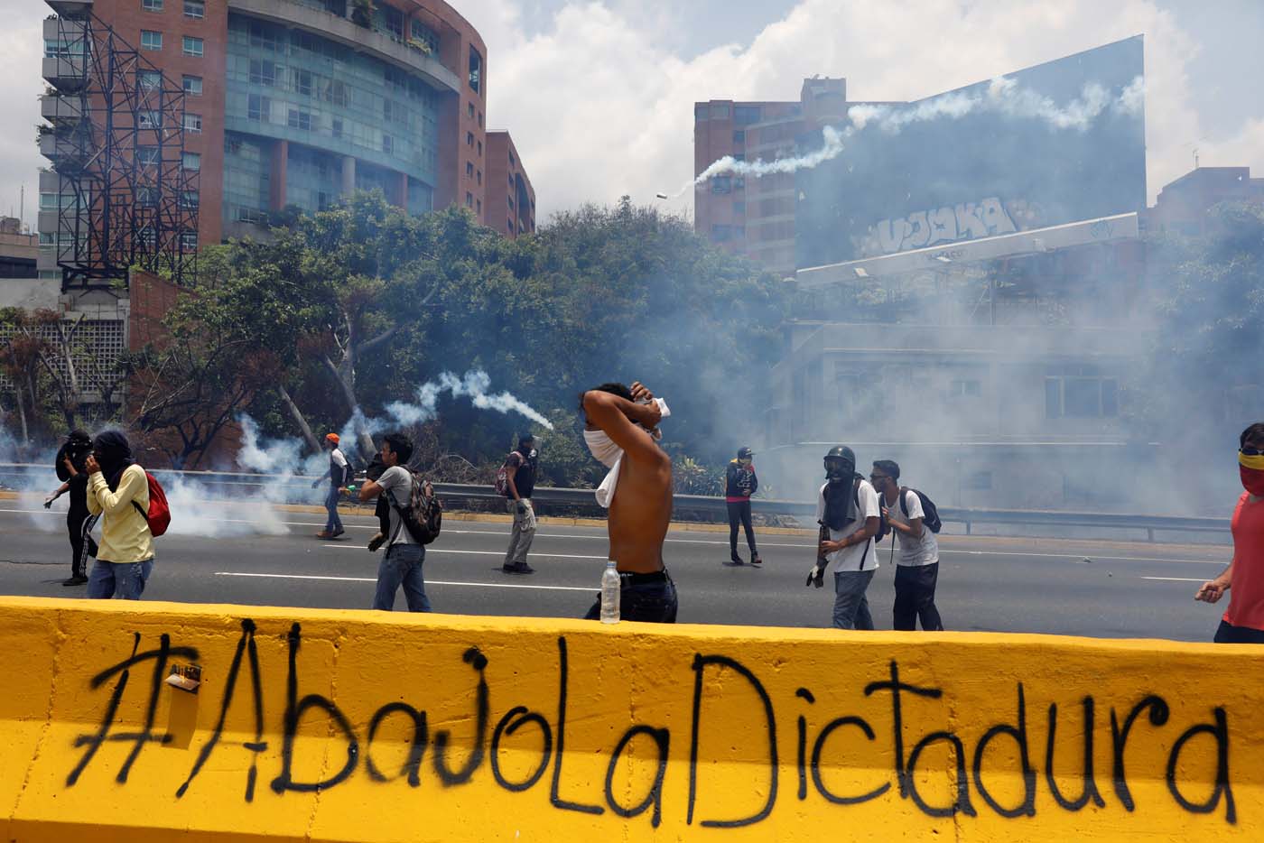 En fotos: Así fue la represión este lunes #10Abr