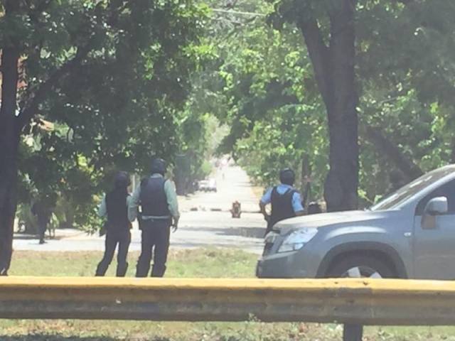 Foto: rotestan en la autopista del Este a la altura de Mañongo en Carabobo / Randolfo 