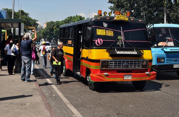 Sancionarán a quienes cobren pasaje en Bs. 200