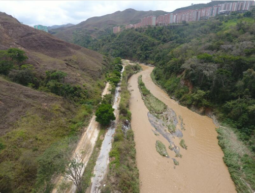 Sector Paulo VI de Petare continúa incomunicado por deslizamiento