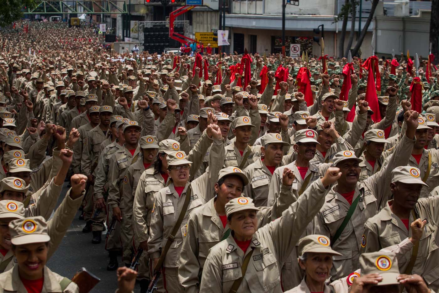 Milicia presiona a empleados públicos para que acudan a la marcha del 19A