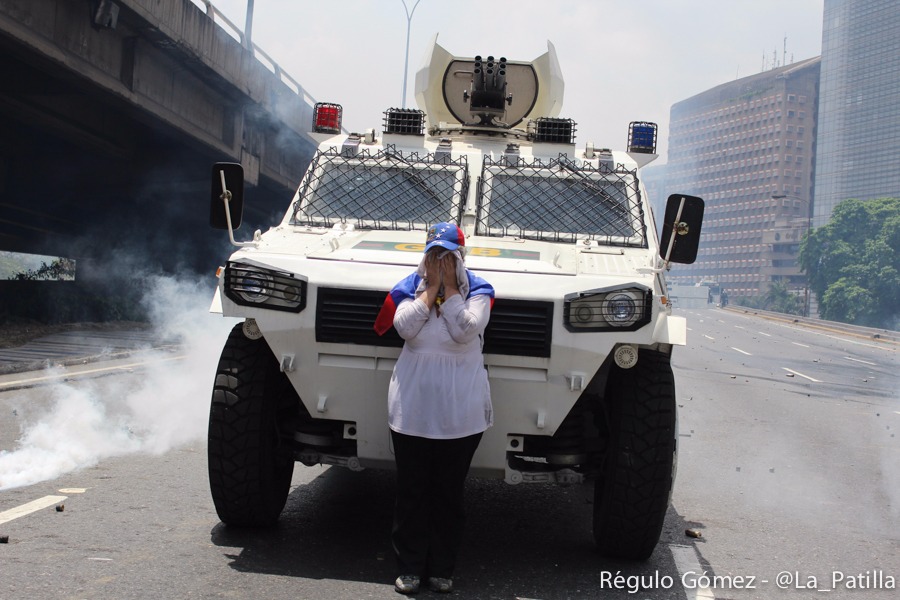 La mujer de la tanqueta y otros símbolos de la resistencia pacífica en Venezuela