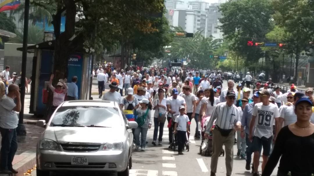 La avenida Francisco de Miranda repleta de caraqueños #19EnMarcha