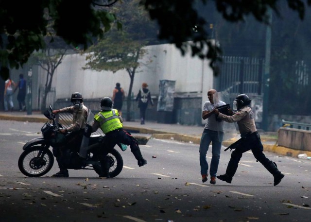 A demonstrator is detained by riot police officers during the so called "mother of all marches" against Venezuela's President Nicolas Maduro in Caracas, Venezuela, April 19, 2017. REUTERS/Carlos Garcia Rawlins