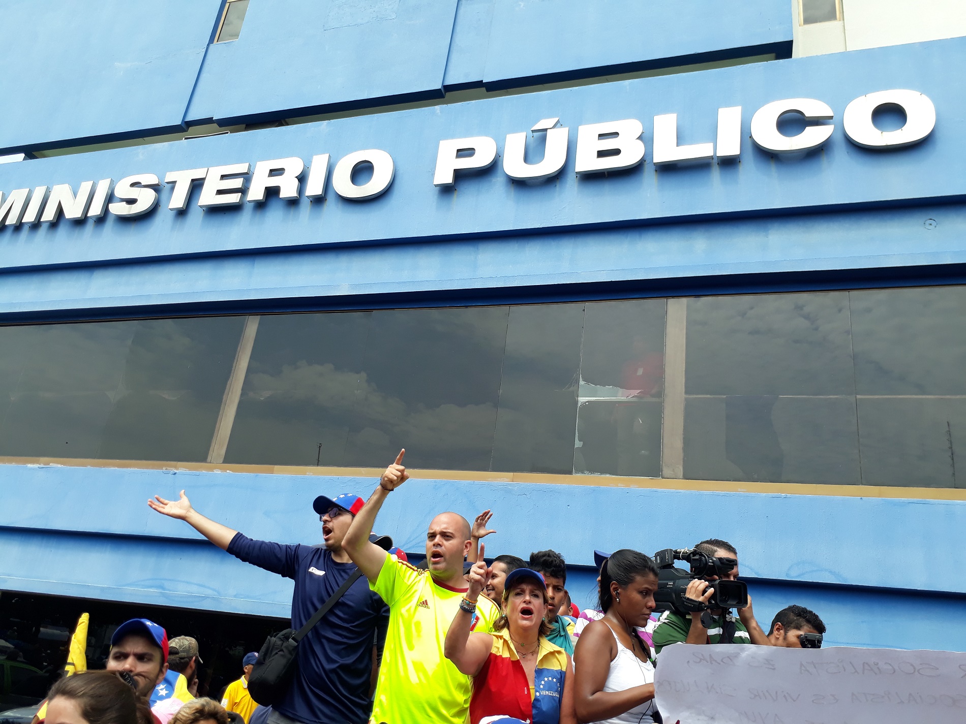 Leonardo Fernández: La protesta organizada y la resistencia civil se mantendrá en la calle