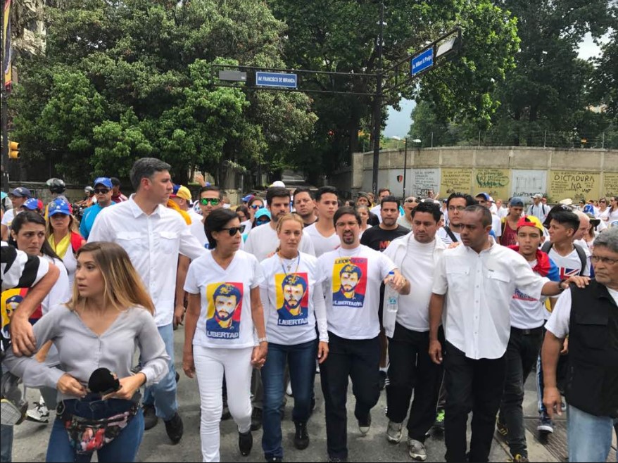 A pesar del cierre de vías por la GNB, caraqueños marcharon en honor a los caídos #22A